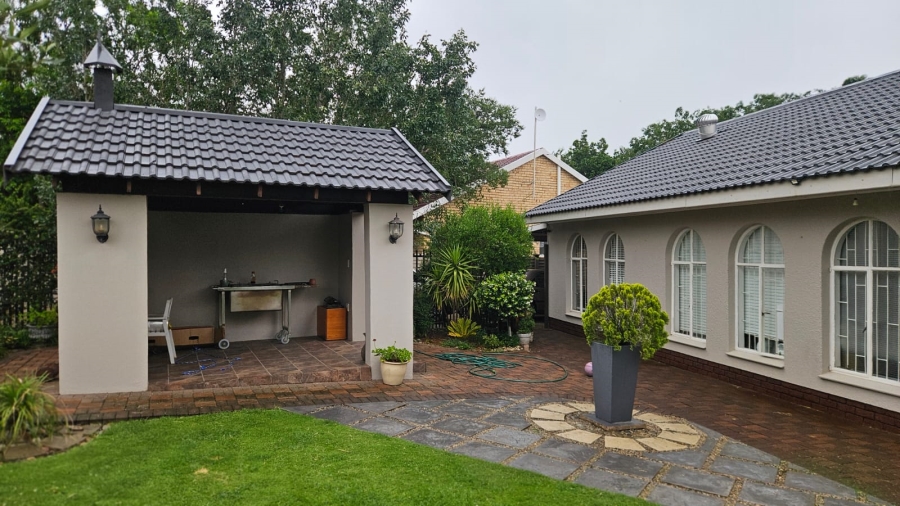 4 Bedroom Property for Sale in Pellissier Free State